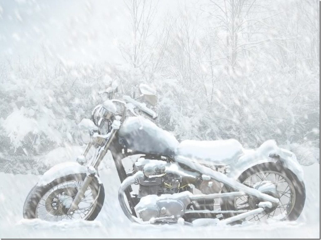 Motorcycle-in-Snow-37287
